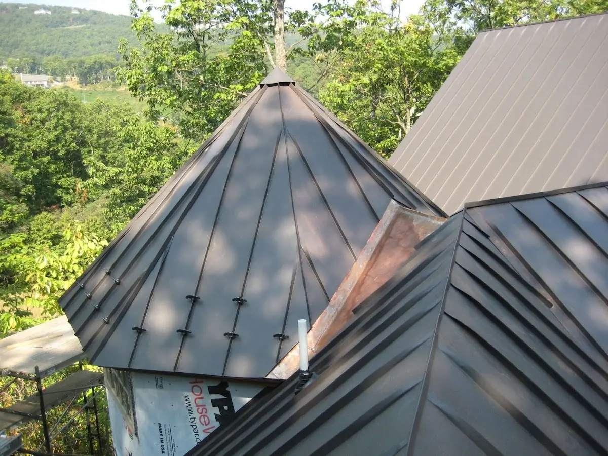 Professional Roof Tarp Installation by Craftsman Roofing in Helotes